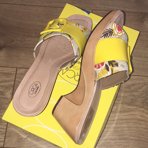 Yellow & Tan floral print buckle sandal wedge - Picture 3 of 5